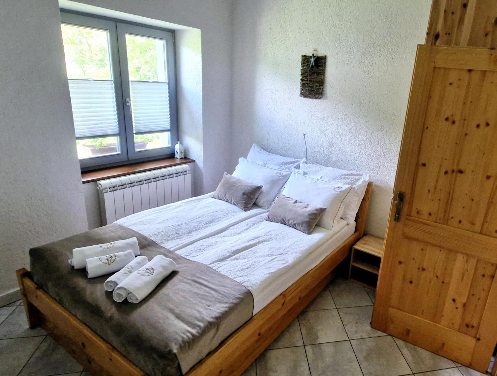 Guesthouse Idila Pod Nanosom Senozece Exterior foto