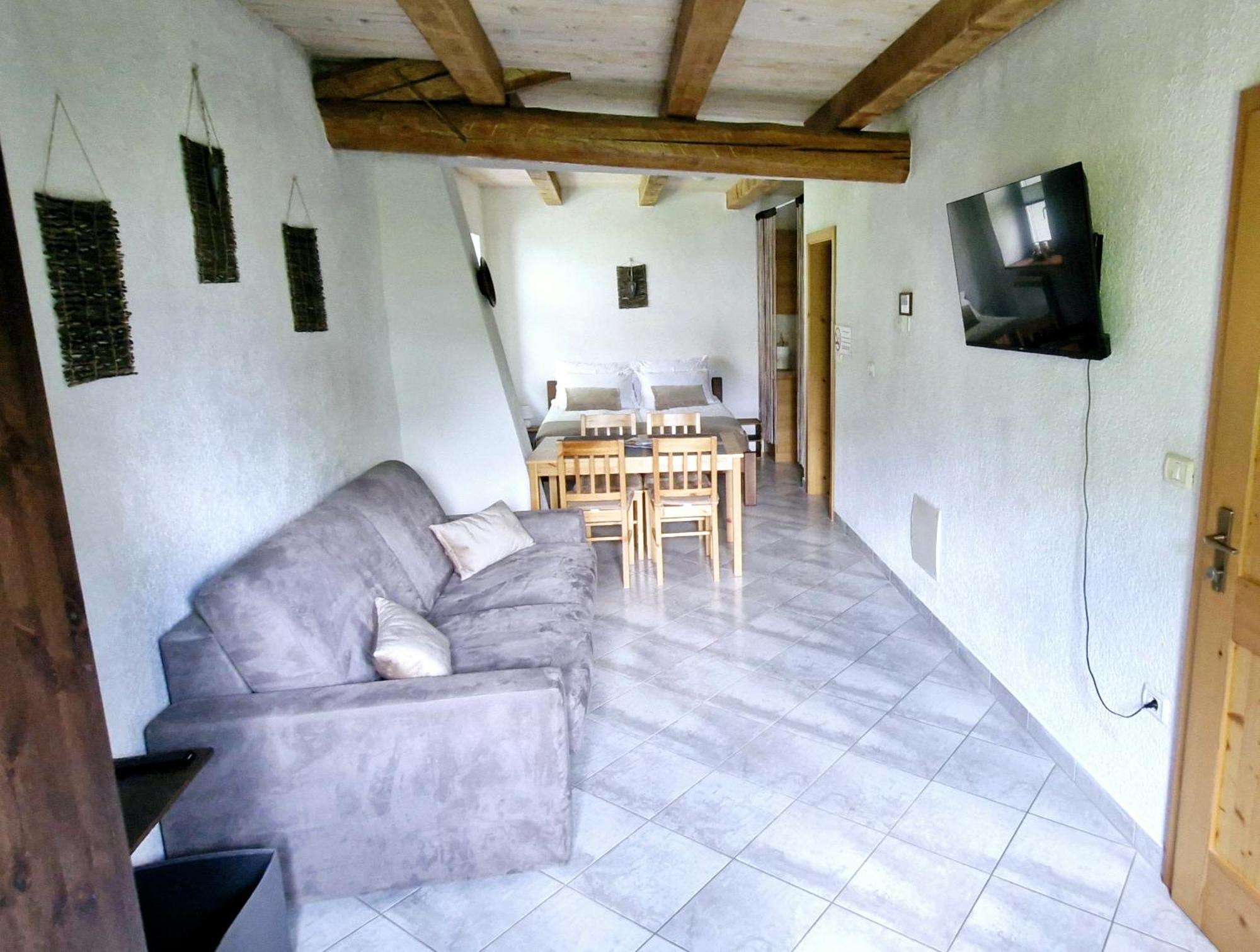 Guesthouse Idila Pod Nanosom Senozece Exterior foto