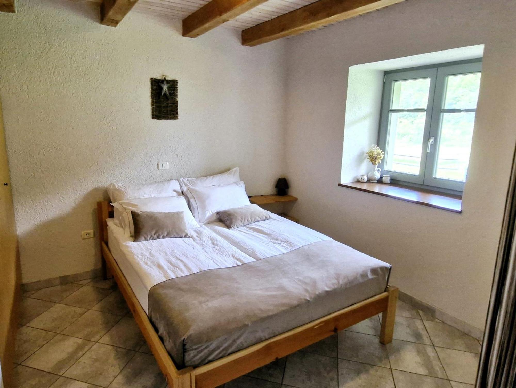 Guesthouse Idila Pod Nanosom Senozece Exterior foto
